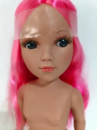 Muñeca pelo rosa ojos azules
