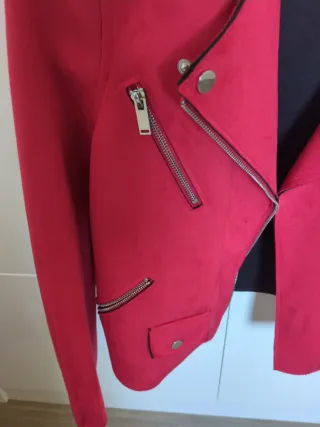 Chaqueta roja ante Formula Joven