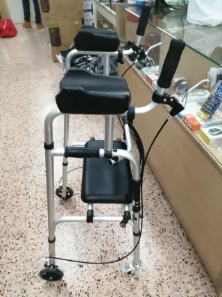 Andador con apoya brazos