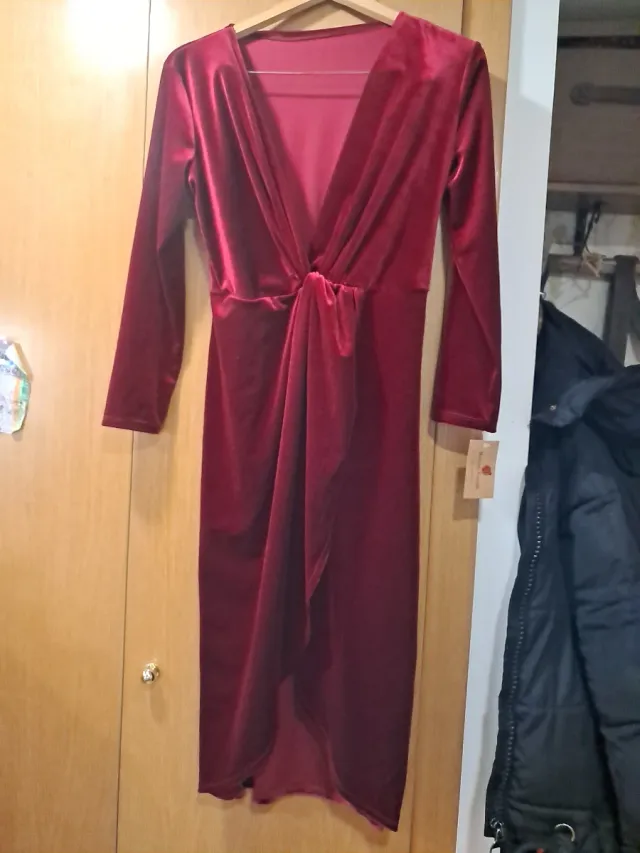 Vestido Mariquita Trasquilá granate.