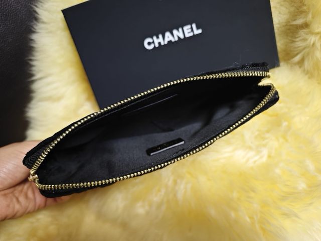 Necessaire Chanel Preto e Dourado