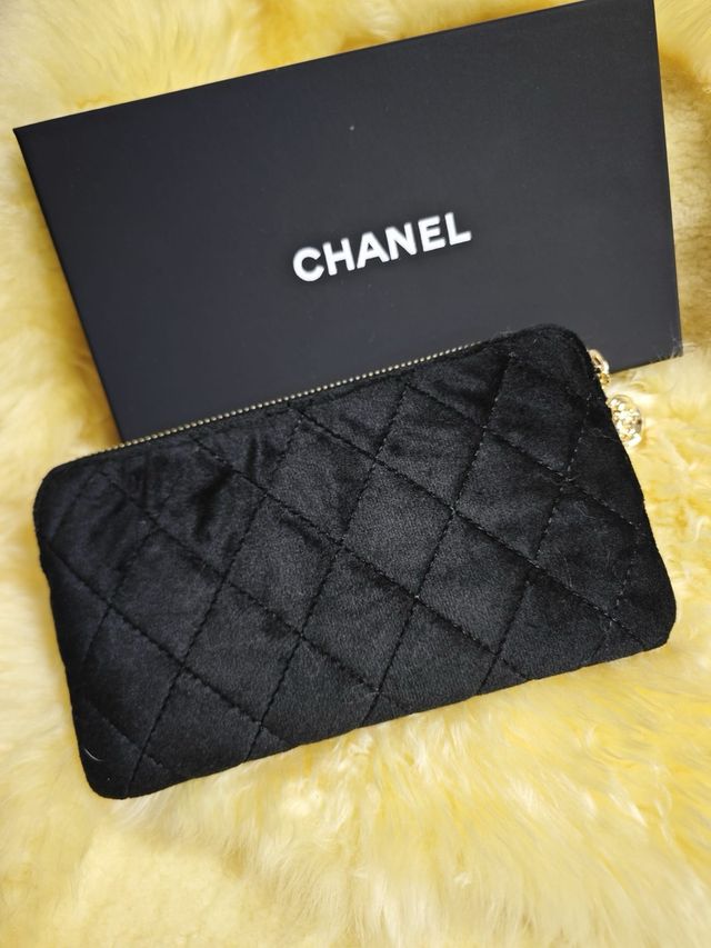 Necessaire Chanel Preto e Dourado