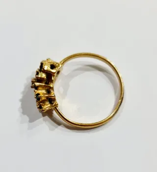 Anillo antiguo con piedras