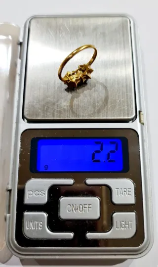 Anillo antiguo con piedras