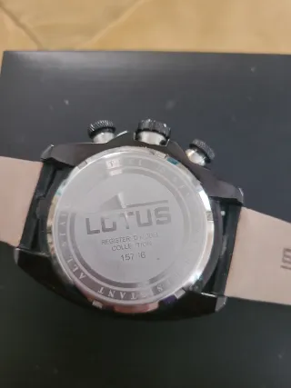 Reloj Lotus Negro y Plateado