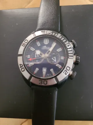 Reloj Lotus Negro y Plateado