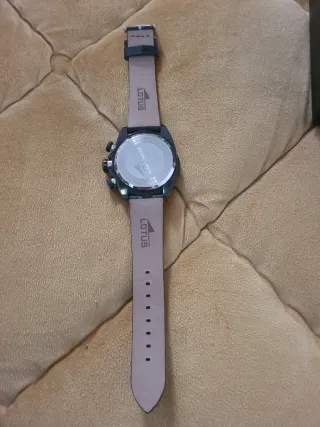 Reloj Lotus Negro y Plateado