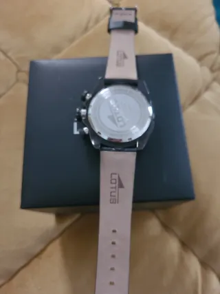 Reloj Lotus Negro y Plateado