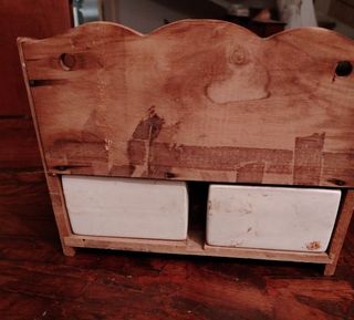 Mensolina shabby chic legno e ceramica