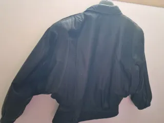 Chaqueta de cuero negra para mujer