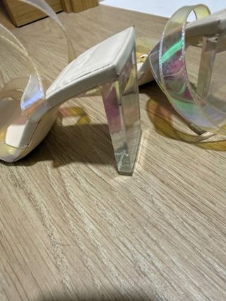 Zapatos Bershka tacón transparente multicolor