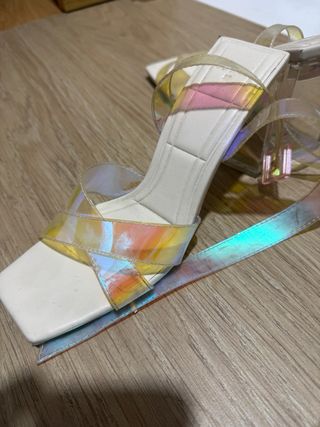 Zapatos Bershka tacón transparente multicolor