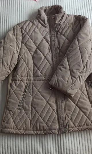 Chaquetón acolchado beige señora