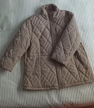 Chaquetón acolchado beige señora