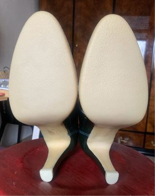 Zapatos Unisa charol verde tacón