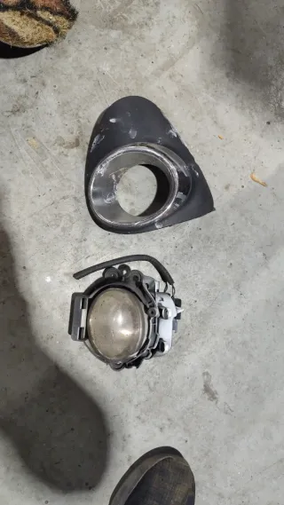 Recambio Toyota Avensis T27 Antiniebla izquierdo