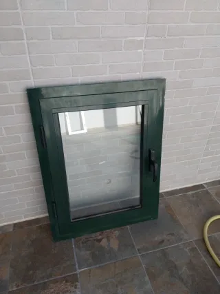 Ventana abatible verde 60x80
