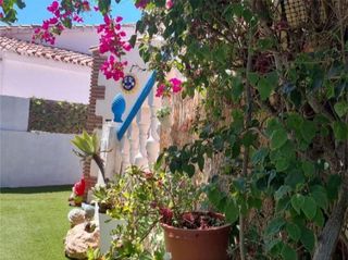 Chalet en venta en El Faro de Calaburra - Chaparral en Mijas