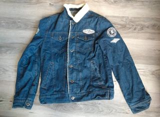 Giubbotto jeans imbottito, con inseriti in pelo.