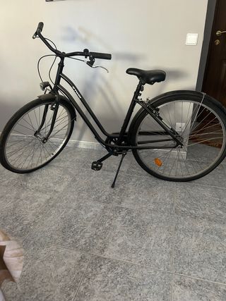 Bicicleta de paseo BTWIN negra