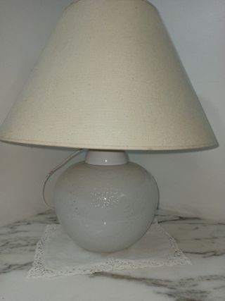 Lampada da tavolo bianca