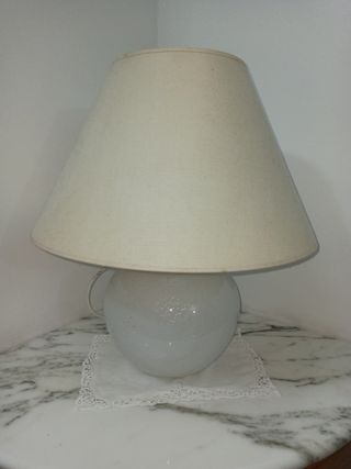 Lampada da tavolo bianca