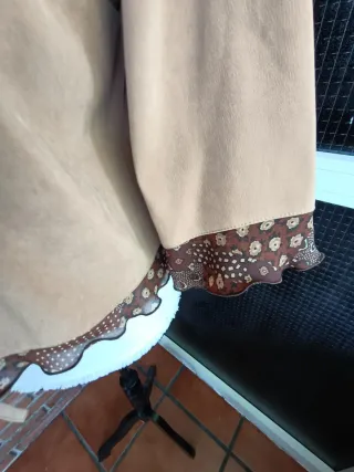 Chaqueta/torera beige con estampado marrón