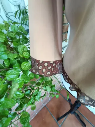 Chaqueta/torera beige con estampado marrón