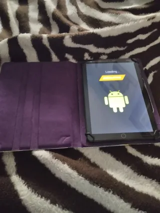 Tablet Android 10 con funda