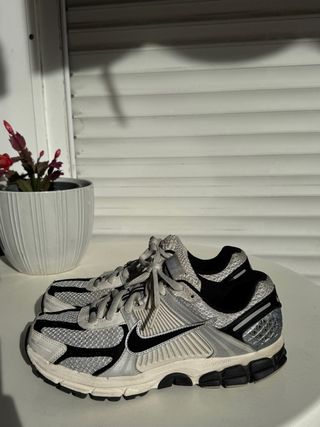 Nike Zoom Vomero 5 Gris/Blanco