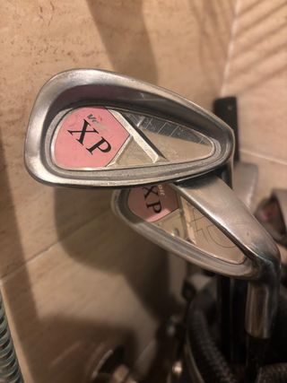 Bolsa y palos de golf para mujer