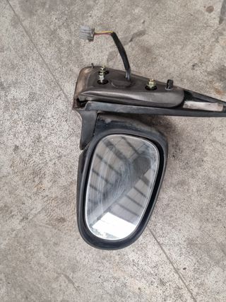 Retrovisor Derecho Nissan Almera N16