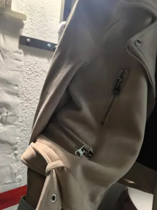 Chaqueta ante rosa pastel estilo cuero