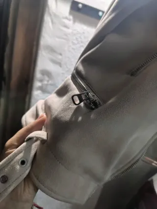 Chaqueta ante rosa pastel estilo cuero