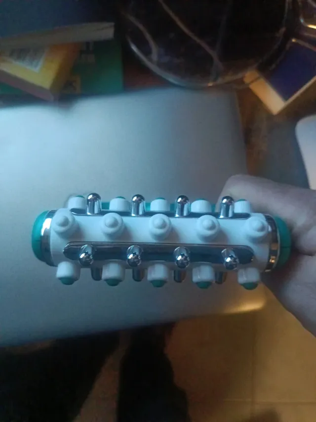 Massaggiatore anticellulite argento e verde acqua