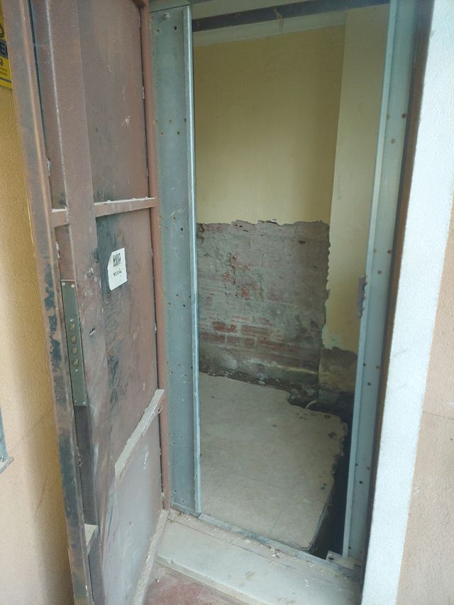 Puerta antiocupas. Precio negociable