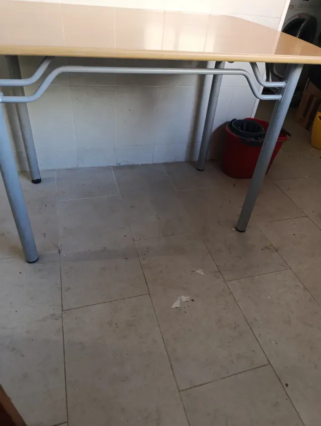 Tavolo da cucina in legno e metallo