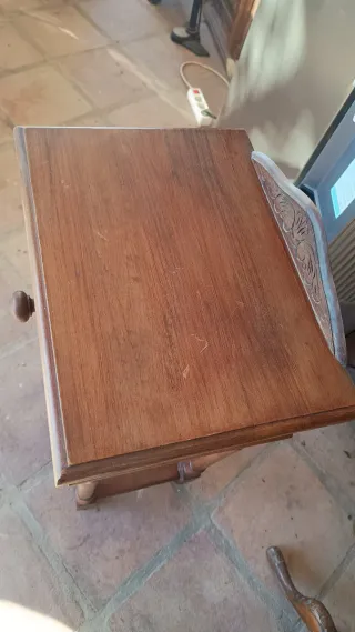 Mesita de noche rústica de madera