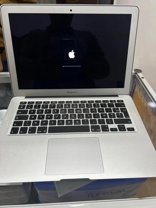 MacBook Air 2017 8GB RAM 1.6GHz i5 Plata