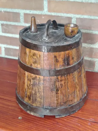 Antiguo botijo de madera