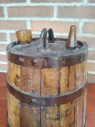 Antiguo botijo de madera