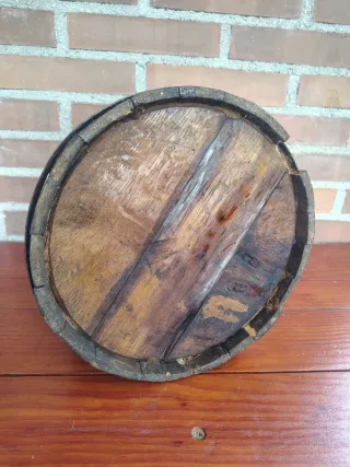 Antiguo botijo de madera