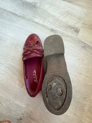 Zapatos rojos charol con flecos