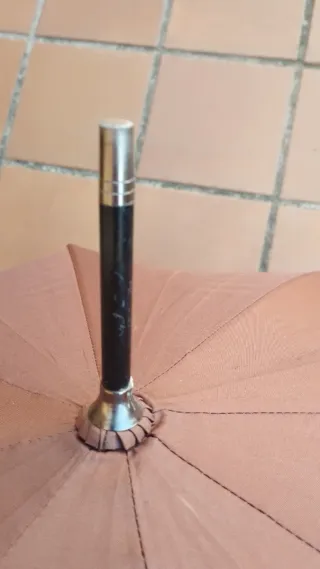 Paraguas grande marrón