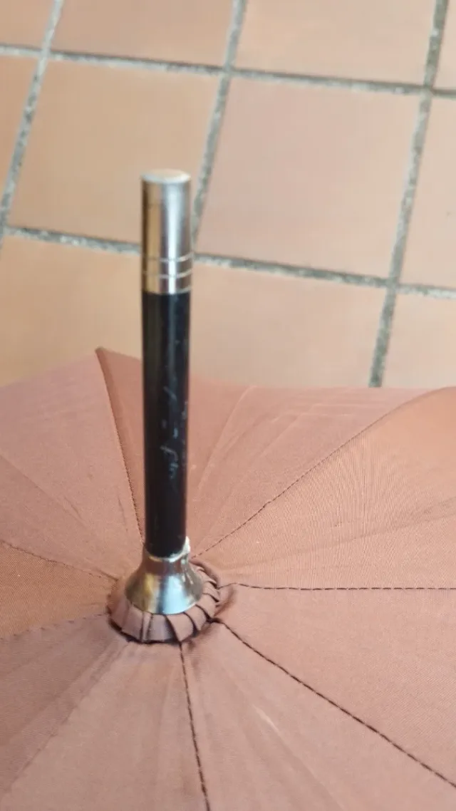 Paraguas grande marrón