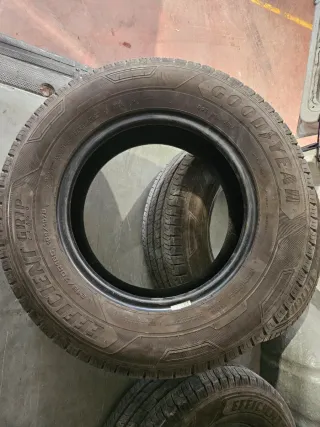 Neumáticos Goodyear 215 70 15c
