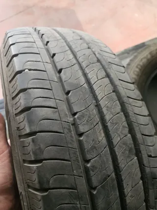 Neumáticos Goodyear 215 70 15c