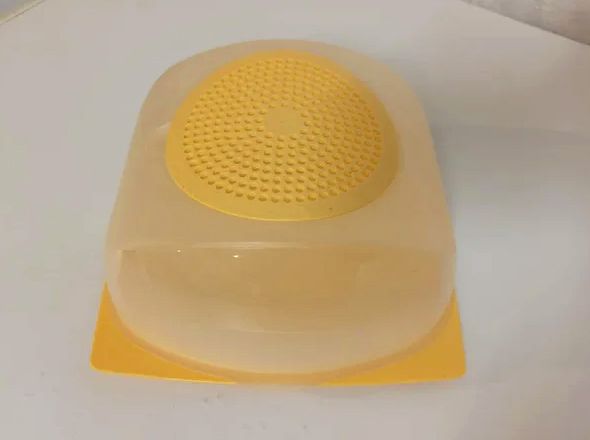Quesera Tupperware Transparente y Amarilla