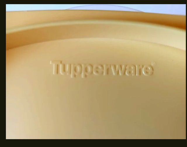 Quesera Tupperware Transparente y Amarilla