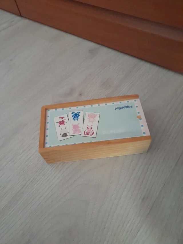 Domino de madera con animales